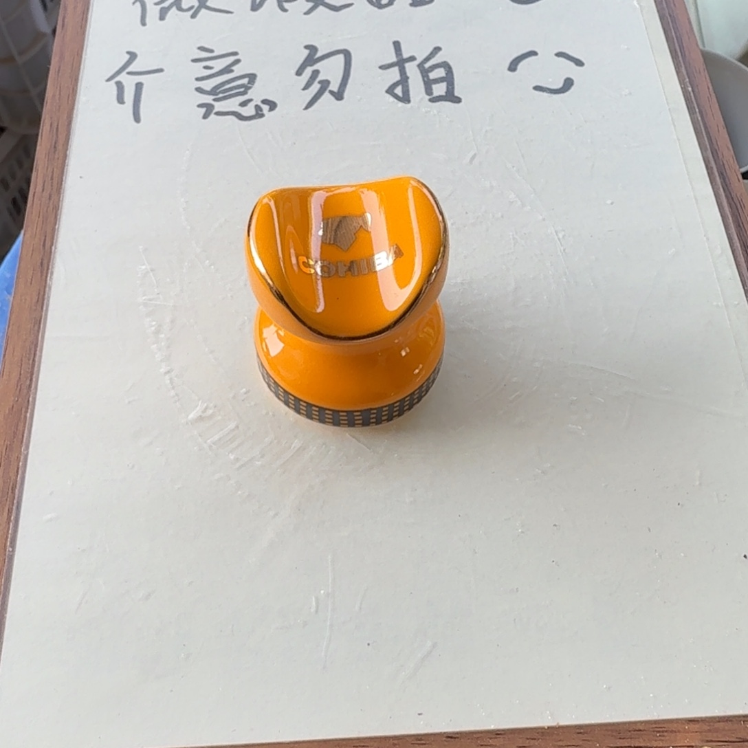 微瑕疵介意勿拍陶瓷器皿@@