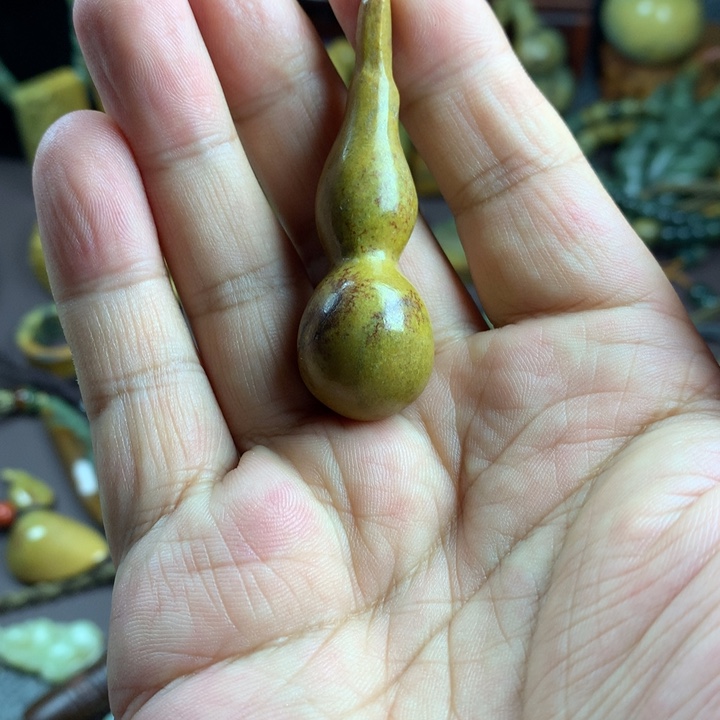 吊坠(赠链)未镶嵌岫岩河磨玉（透闪石质玉）