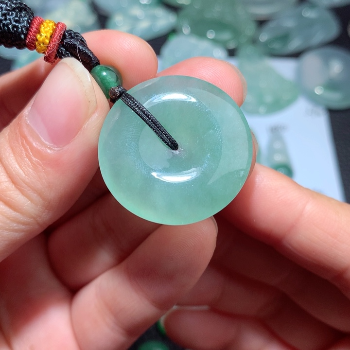 翡翠颈饰未镶嵌天然翡翠平安扣