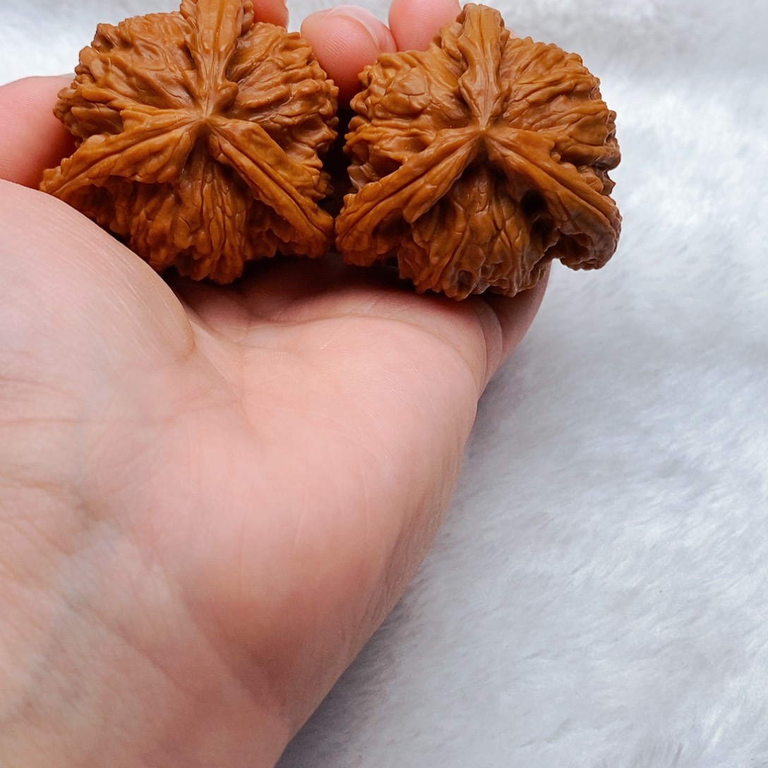 诗***方文玩核桃吊坠三棱