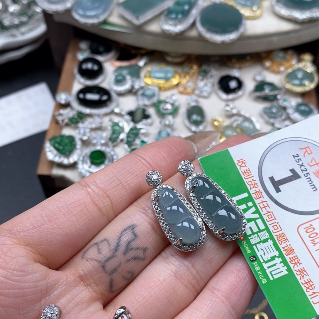 翡翠颈饰未镶嵌翡翠