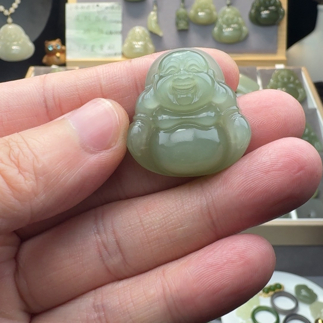 和田玉颈饰未镶嵌香**?