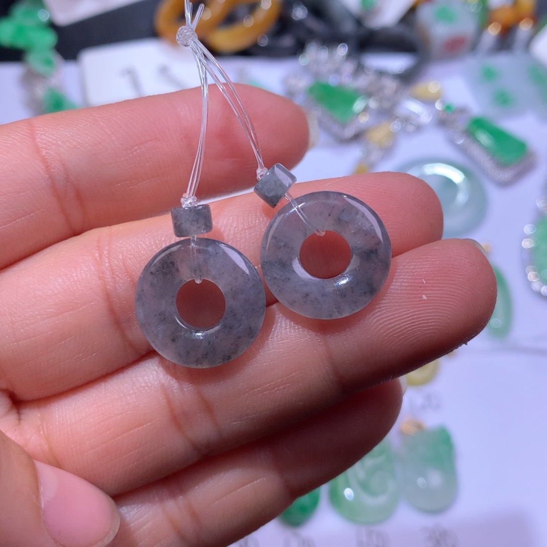 翡翠颈饰未镶嵌甜甜圈