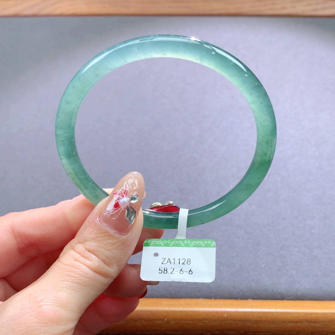 翡翠手镯未镶嵌天然翡翠手镯叮当镯