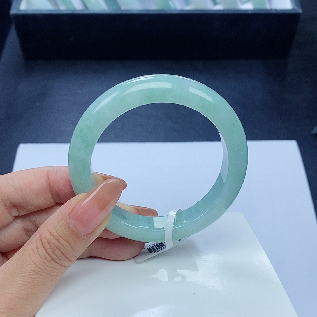 翡翠手镯未镶嵌53.5圈口