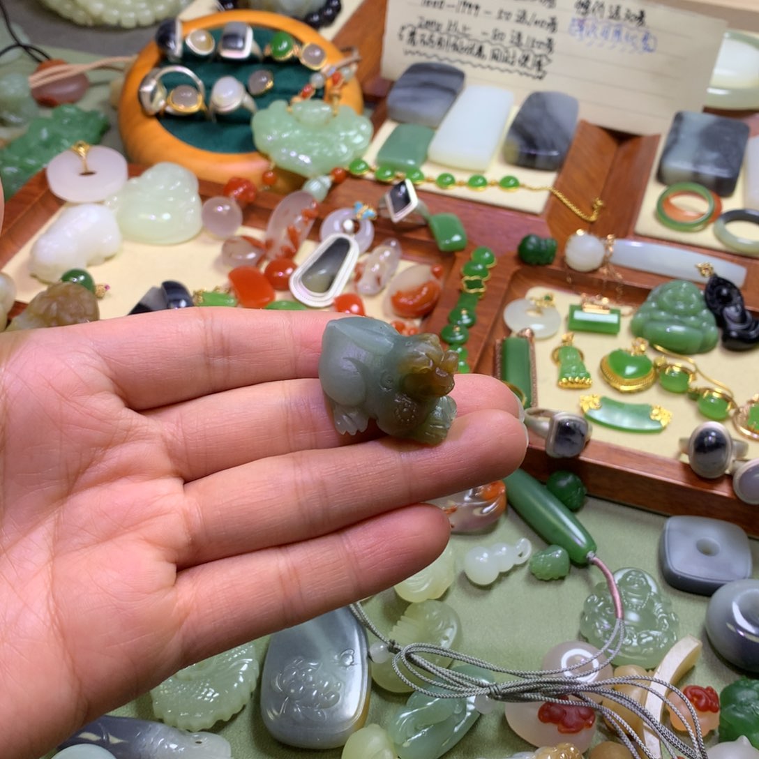 和田玉颈饰未镶嵌