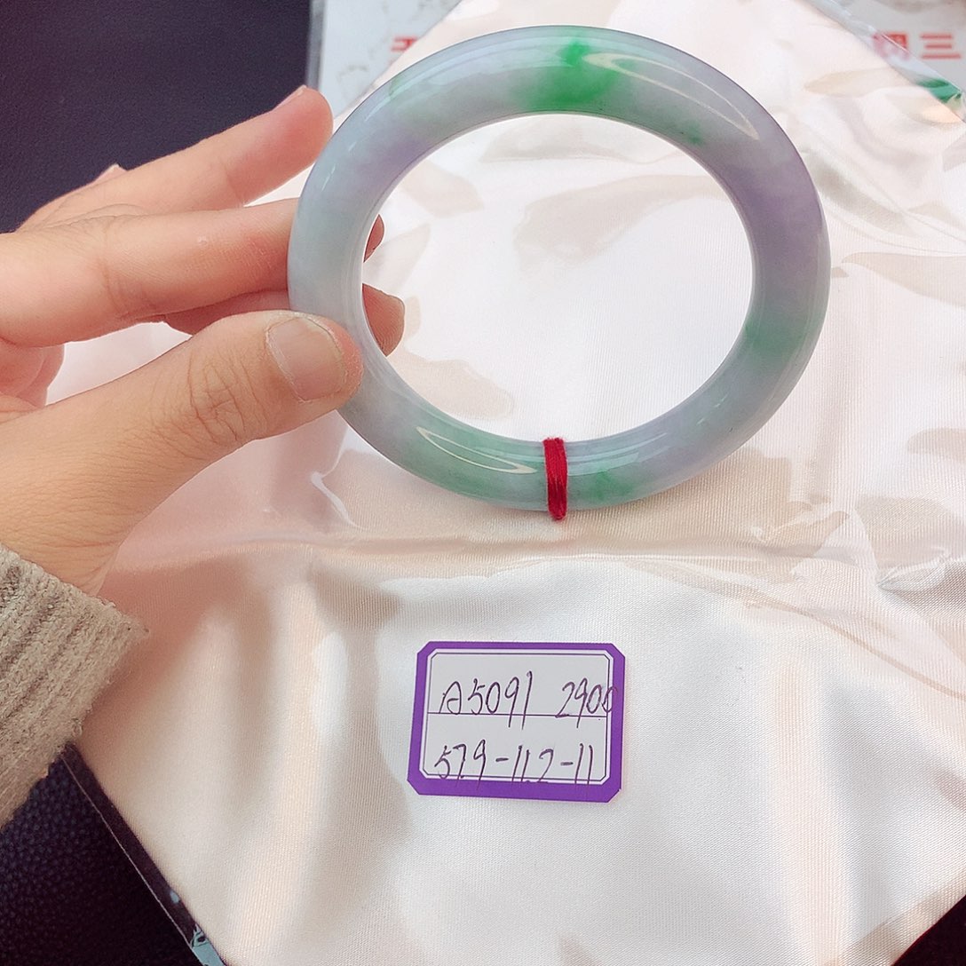 翡翠手镯未镶嵌翡翠