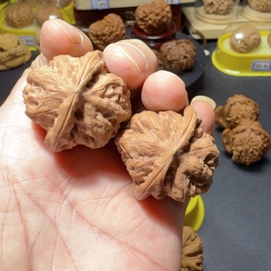 文玩核桃把件磐石37