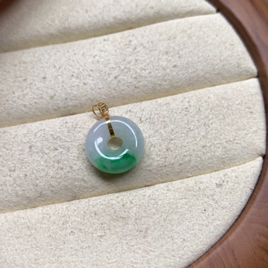 翡翠颈饰18K金镶嵌翡翠