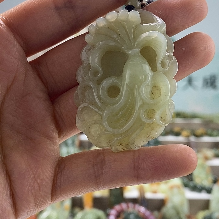 岫岩老玉（透闪石质玉）挂件未镶嵌多瑕