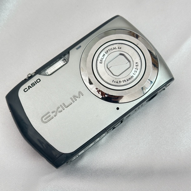 8新 Casio/卡西欧 卡西欧S8 CCD数码相机  屏幕夹层有霉