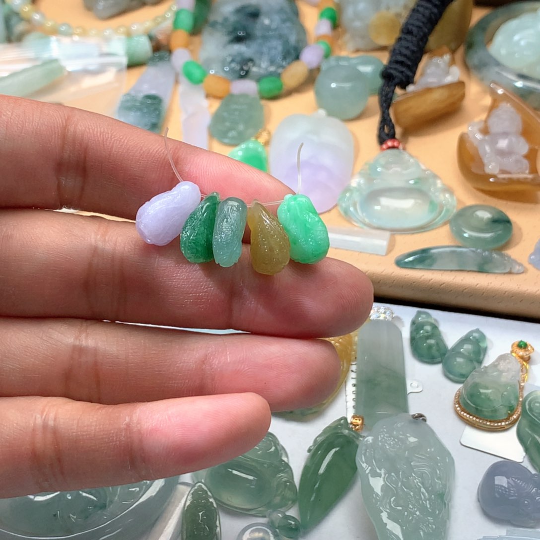 颈饰未镶嵌翡翠挂件