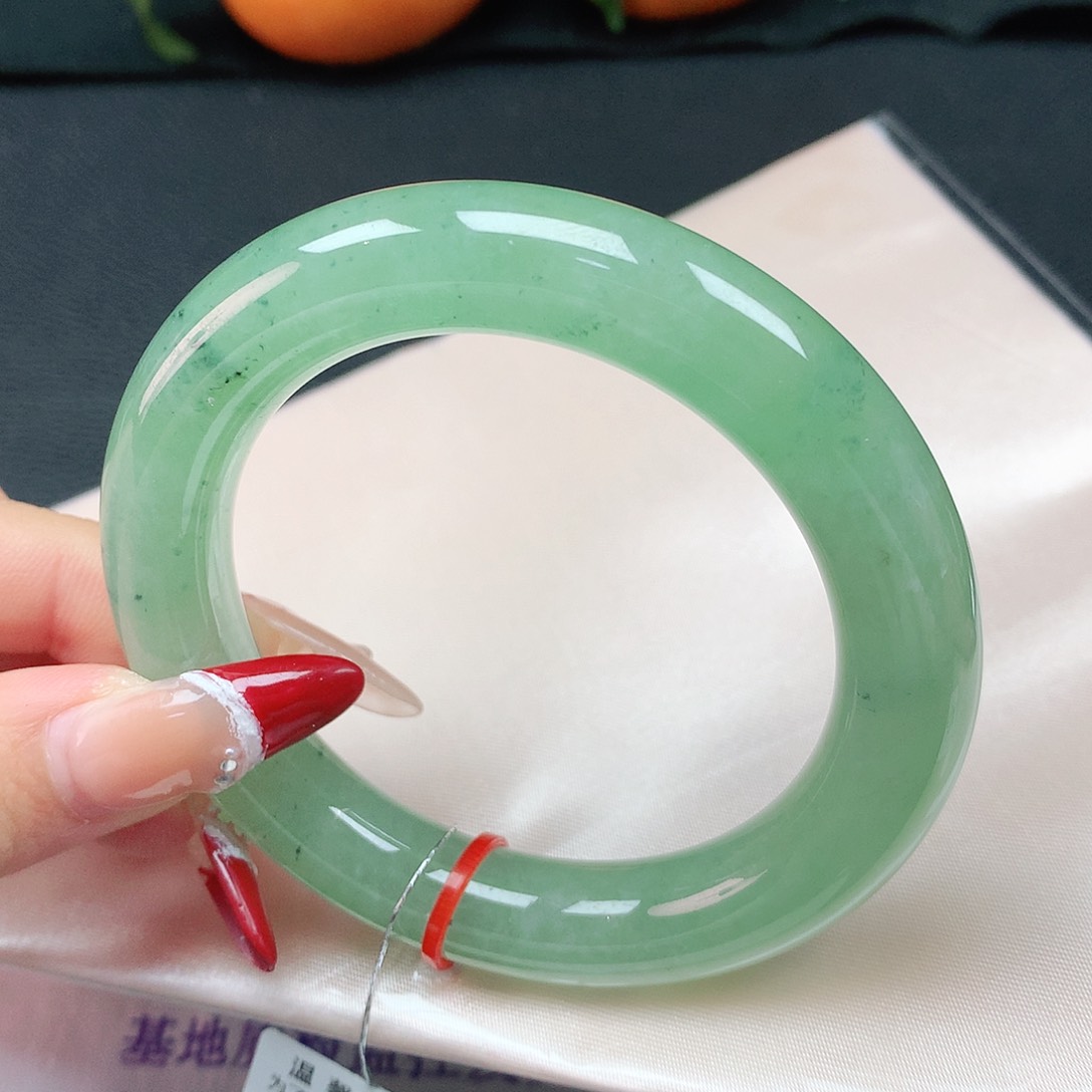 翡翠手镯未镶嵌58胖