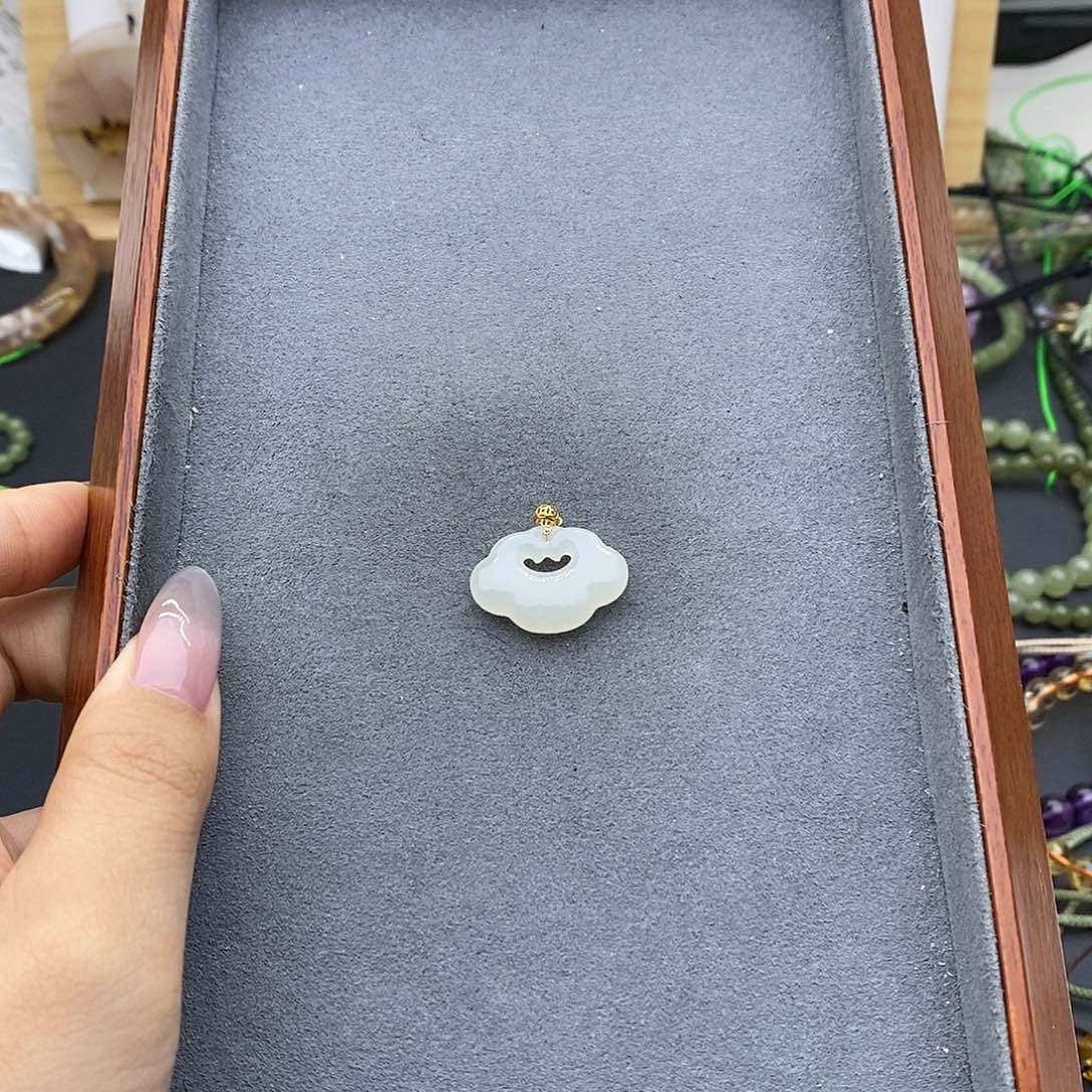 和田玉吊坠(不含链)18K金镶嵌