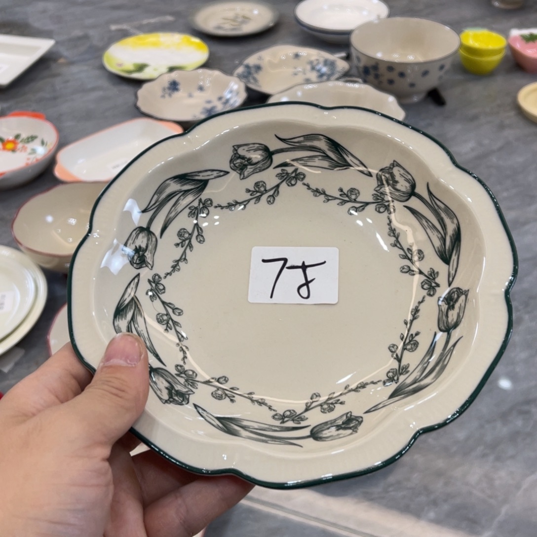 陶瓷微瑕餐具介意勿拍，满18飞！