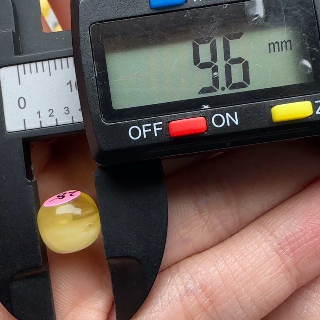 带***界蜜蜡未镶嵌裸石飘花老型