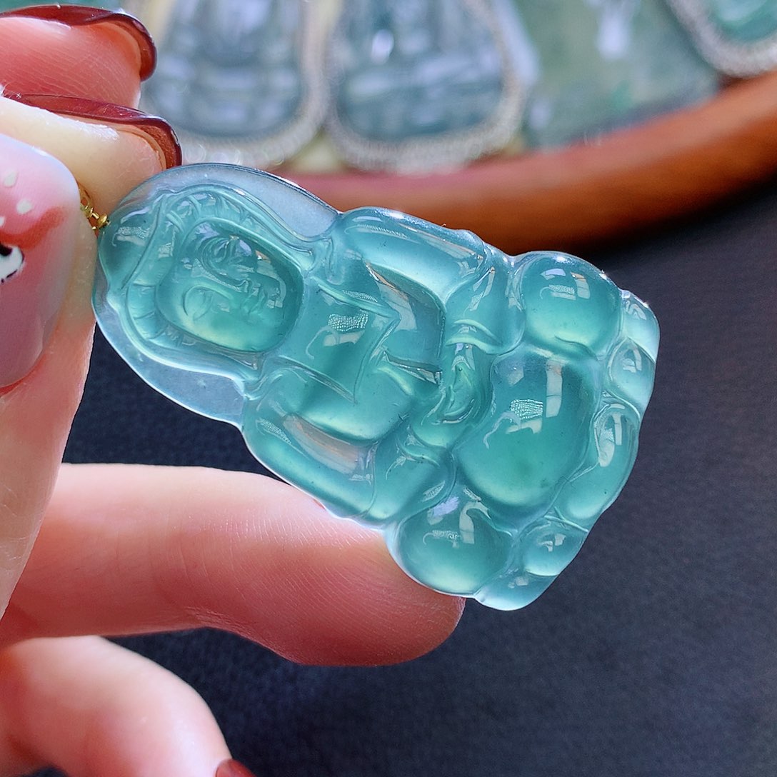 翡翠颈饰18K金镶嵌翡翠