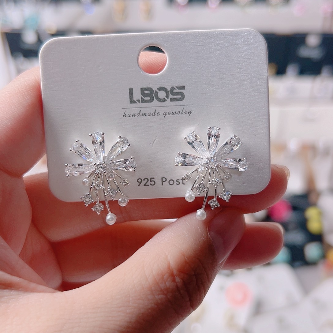 锆石纯铜合金耳环的颜色