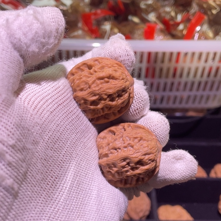 文玩核桃把件野狼 34