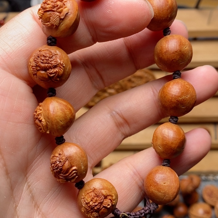 随****6桃核雕刻钟馗手串