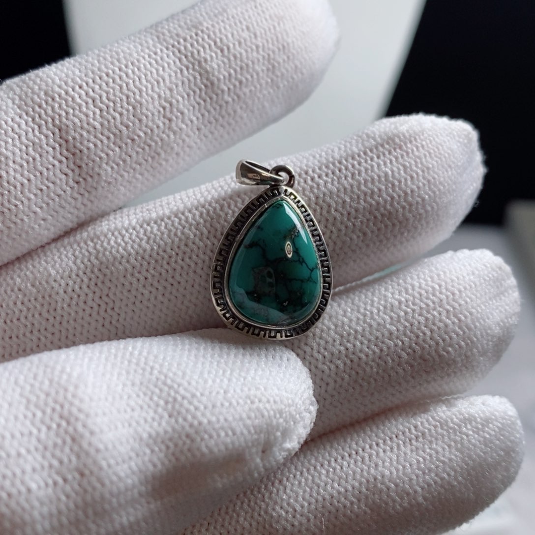 绿松石颈饰未镶嵌