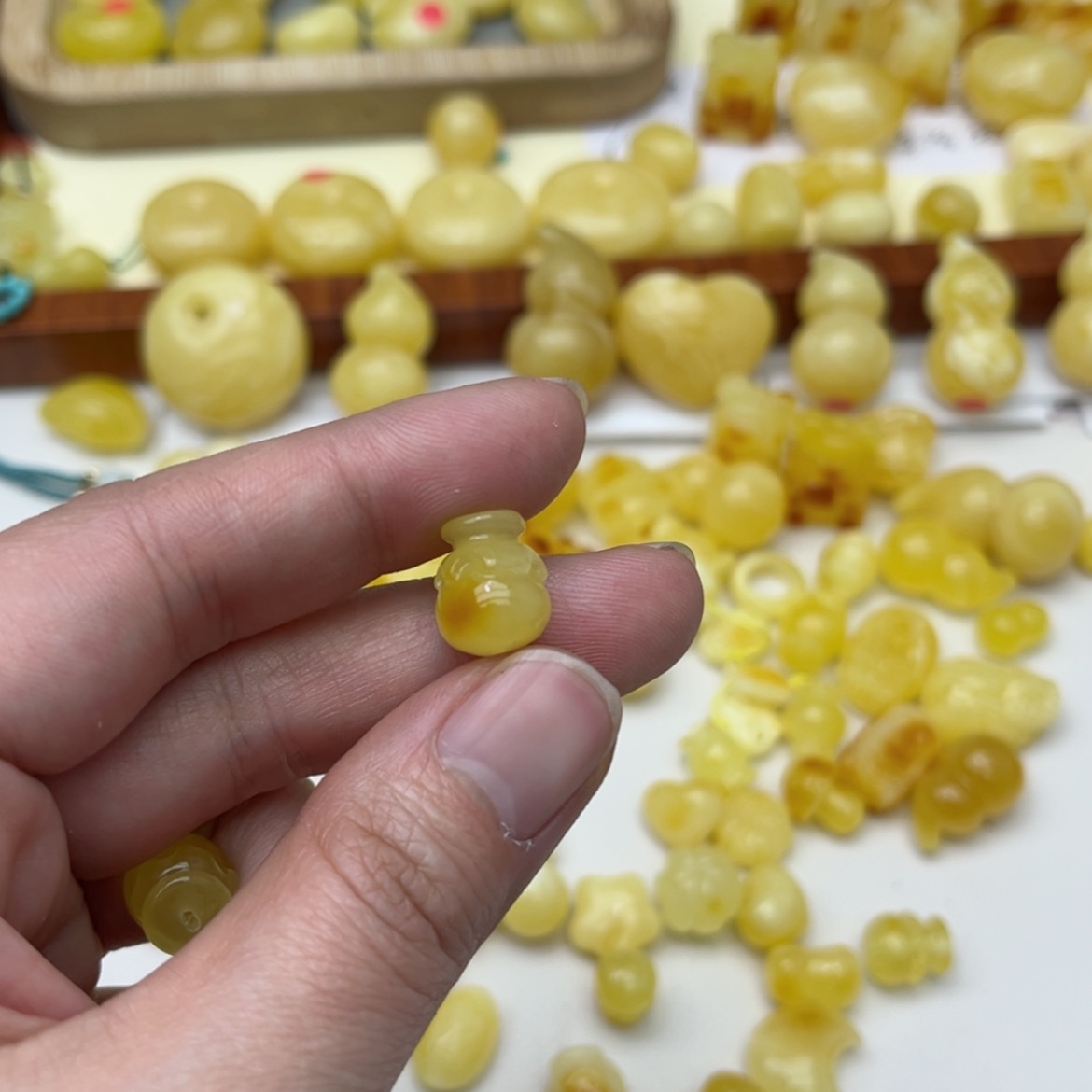 【闪购商品】蜜蜡裸石未镶嵌天**满配饰