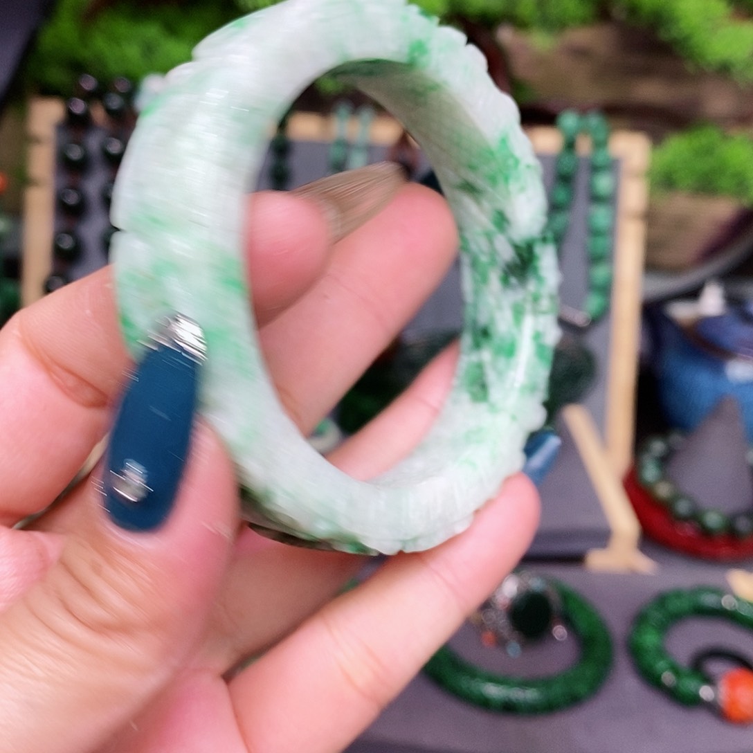 翡翠手镯未镶嵌W****e漂亮美眉