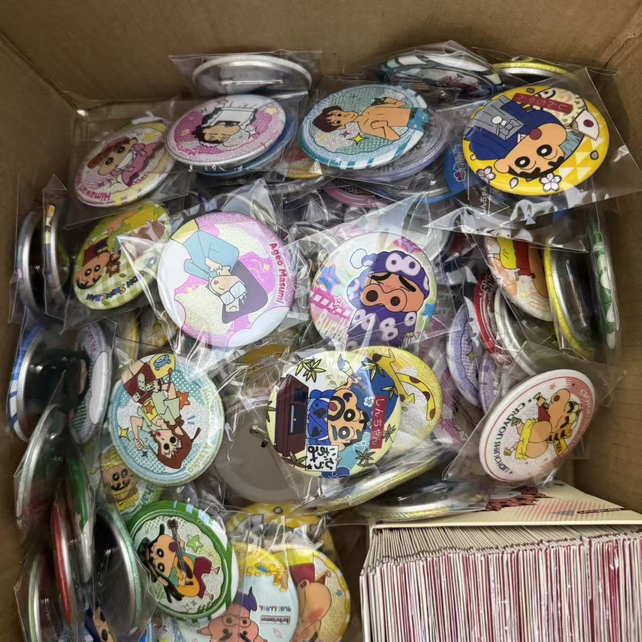 简动文创蜡笔小新吧唧明盒随机款