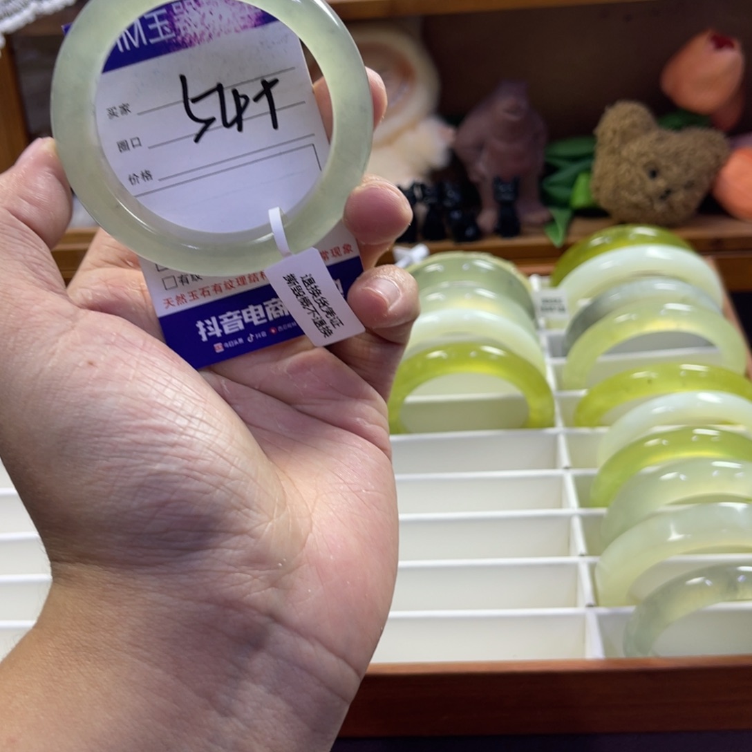 蛇纹石玉未镶嵌手镯400