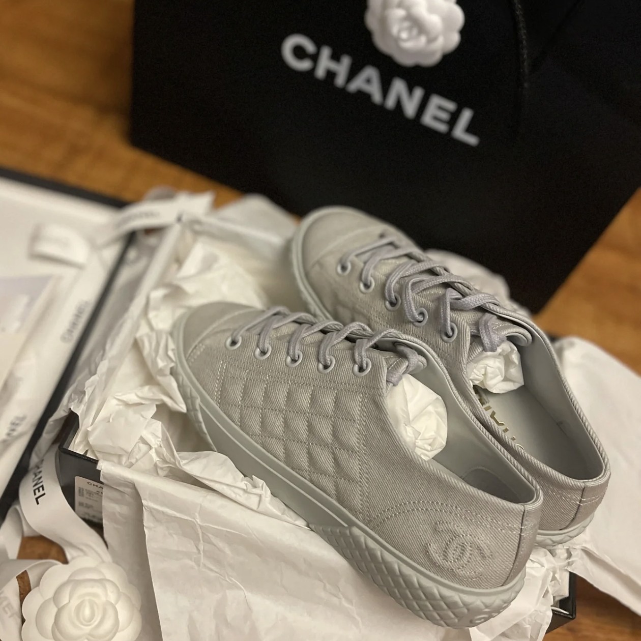 全新未使用 Chanel/香奈儿 徽标休闲运动鞋 灰色/36.5