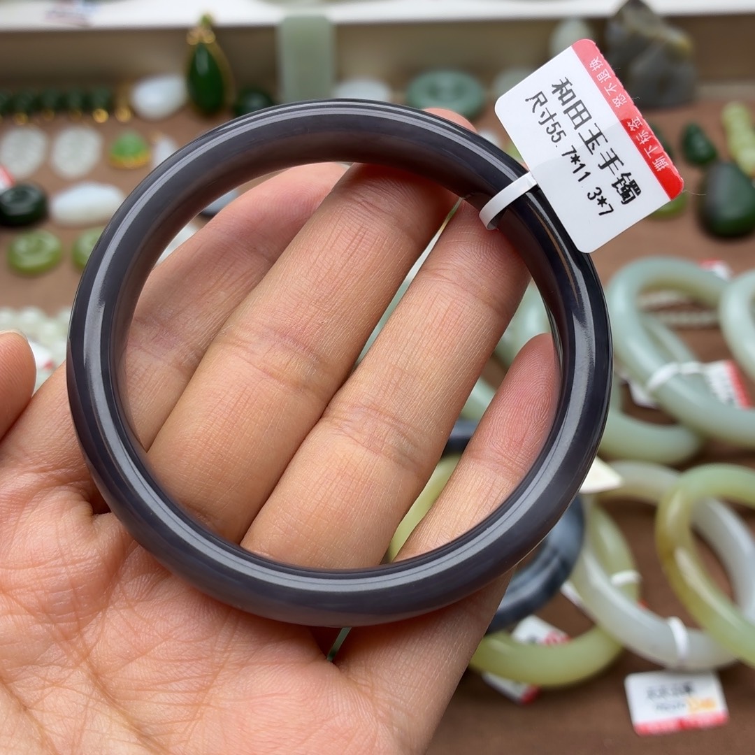 和田玉未镶嵌手镯