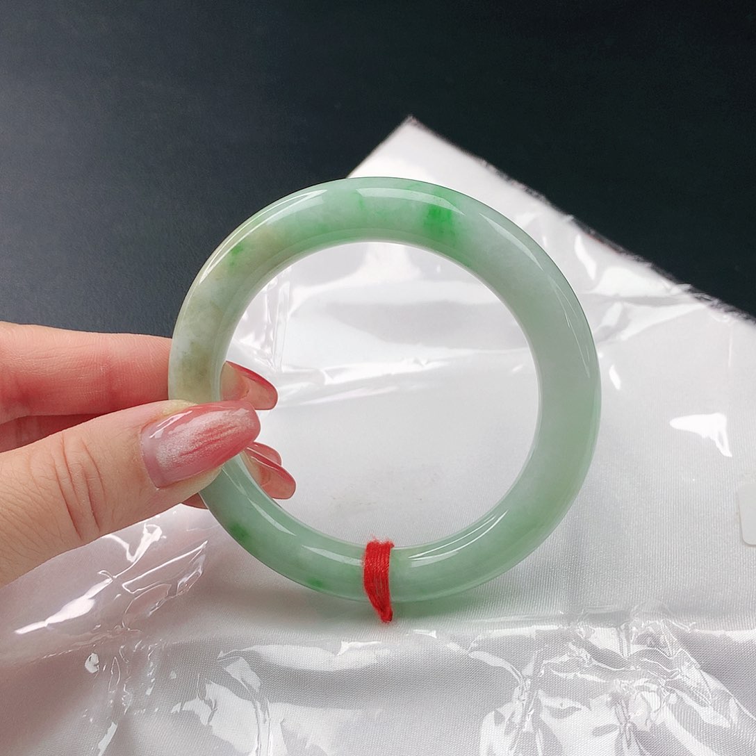 翡翠手镯未镶嵌翡翠096