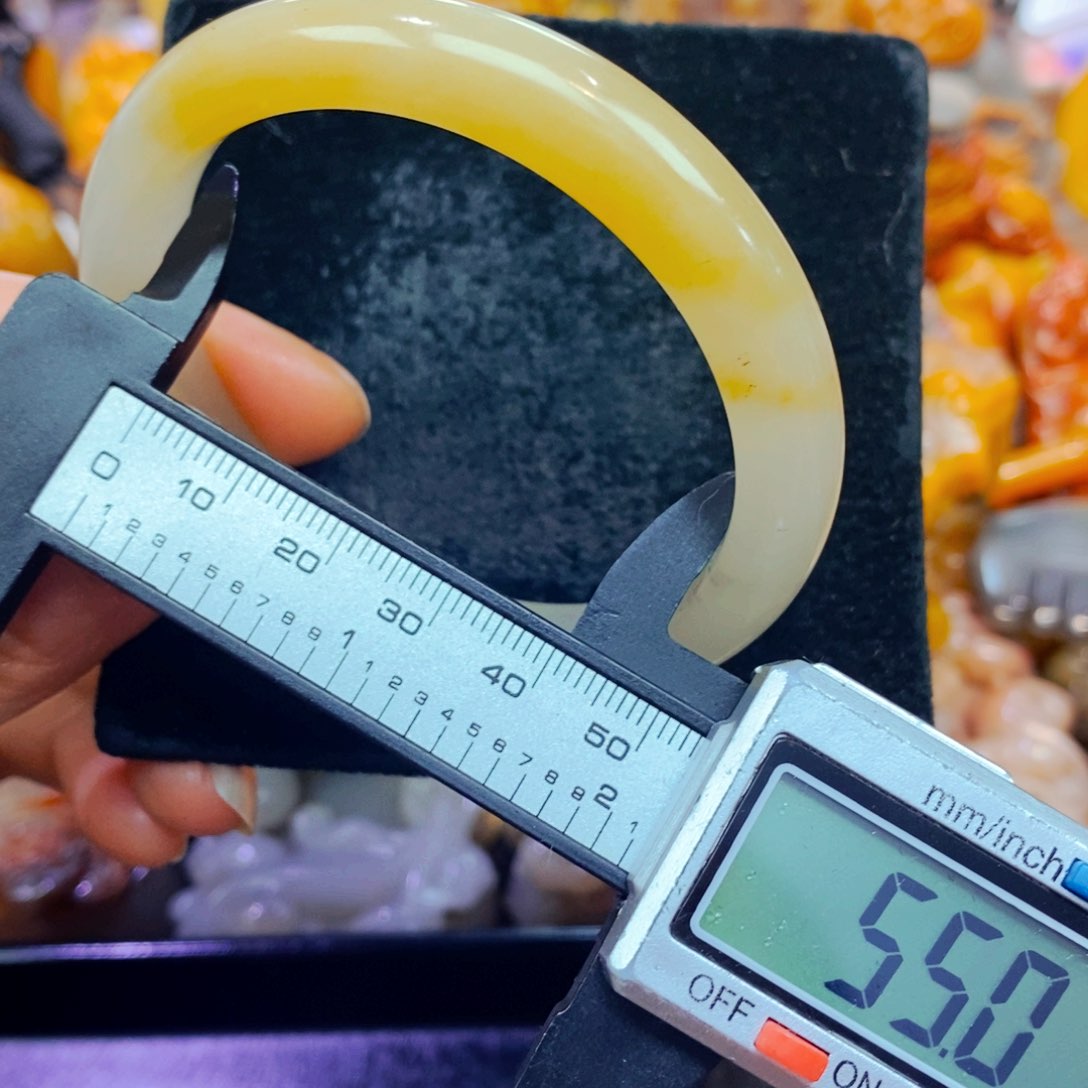 未镶嵌石英质玉（黄龙玉）颈饰