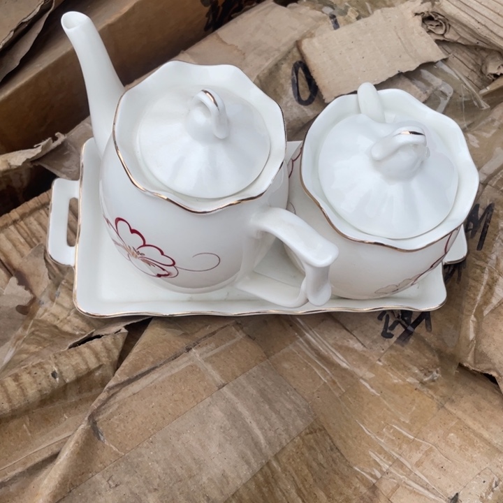 其他盘子碗砂锅都有