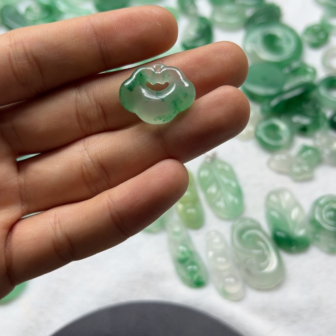 石英质玉颈饰未镶嵌