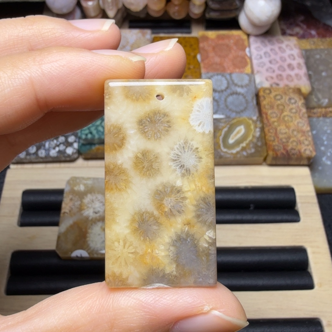 硅化玉未镶嵌光滑的玉透花花