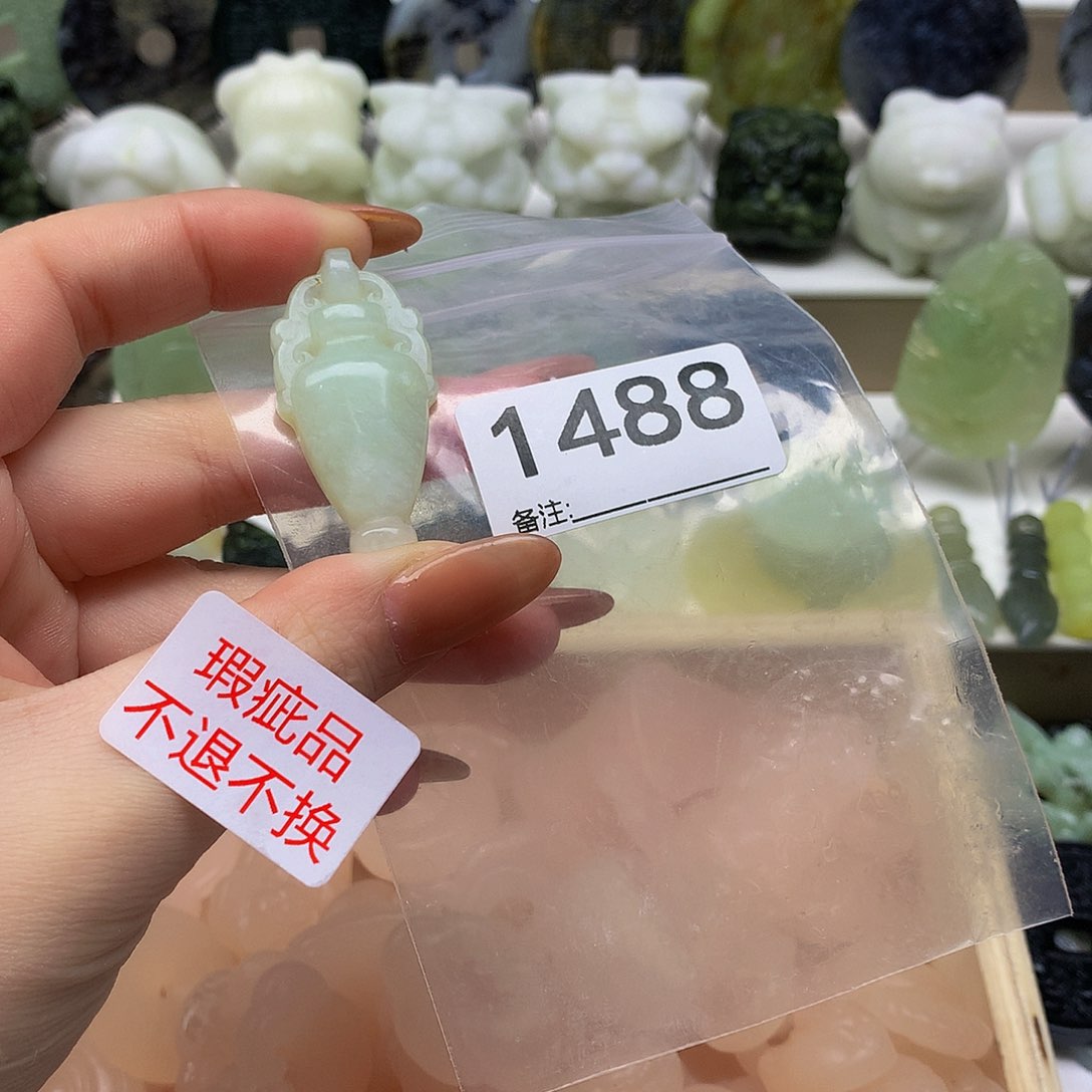 蛇纹石玉未镶嵌颈饰