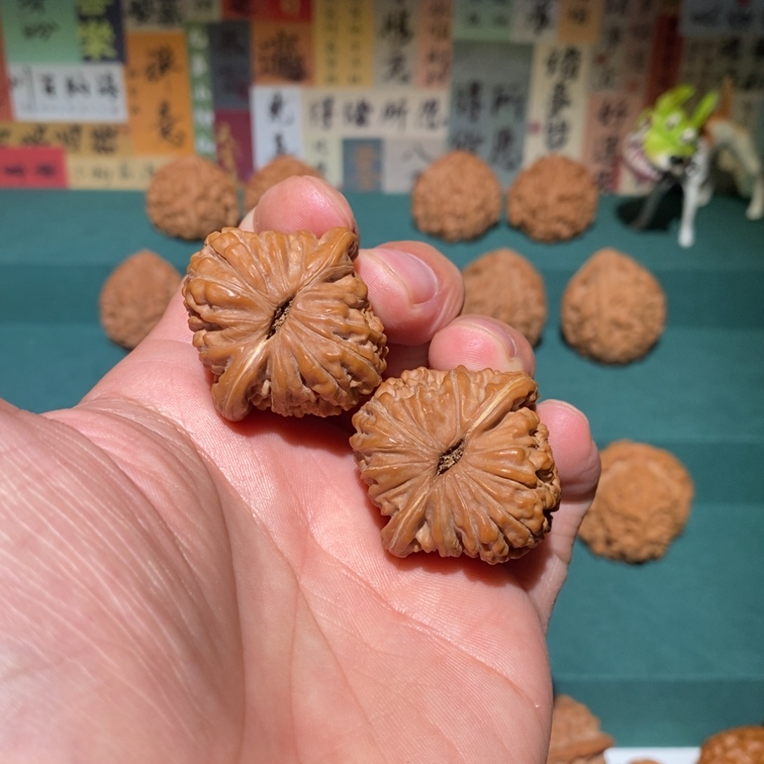p***g文玩核桃把件手捻四座楼35