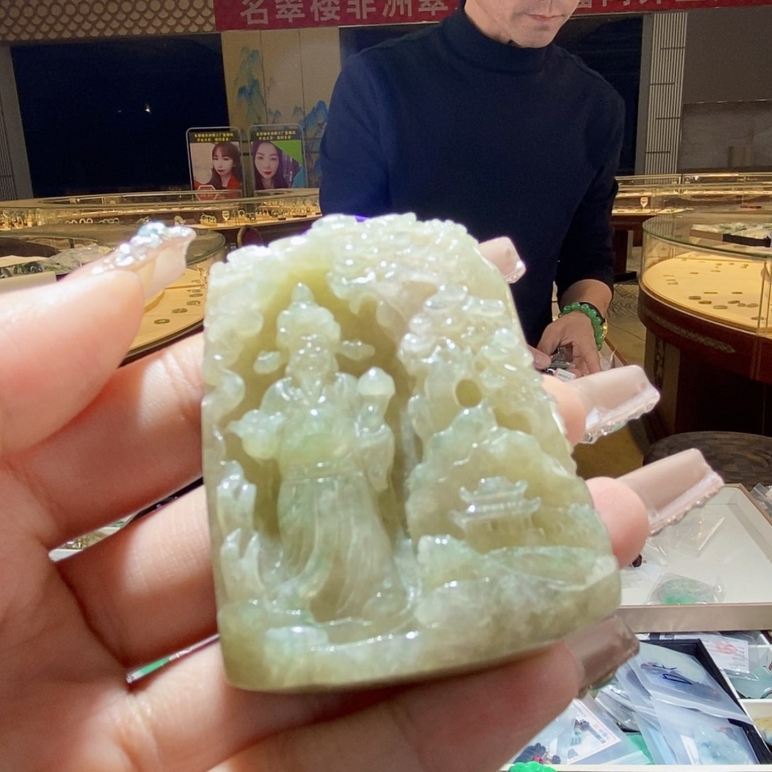 翡翠颈饰未镶嵌翡翠