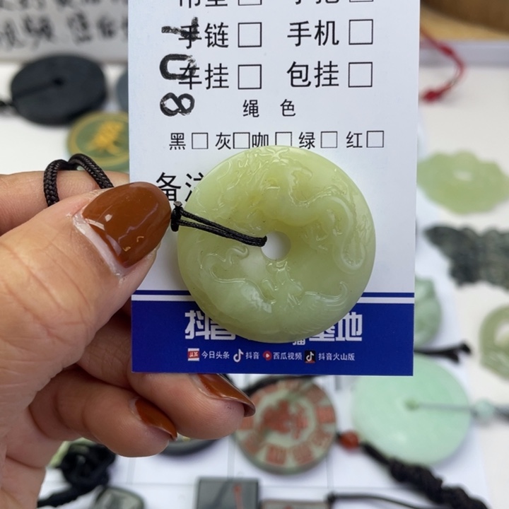 蛇纹石玉颈饰未镶嵌