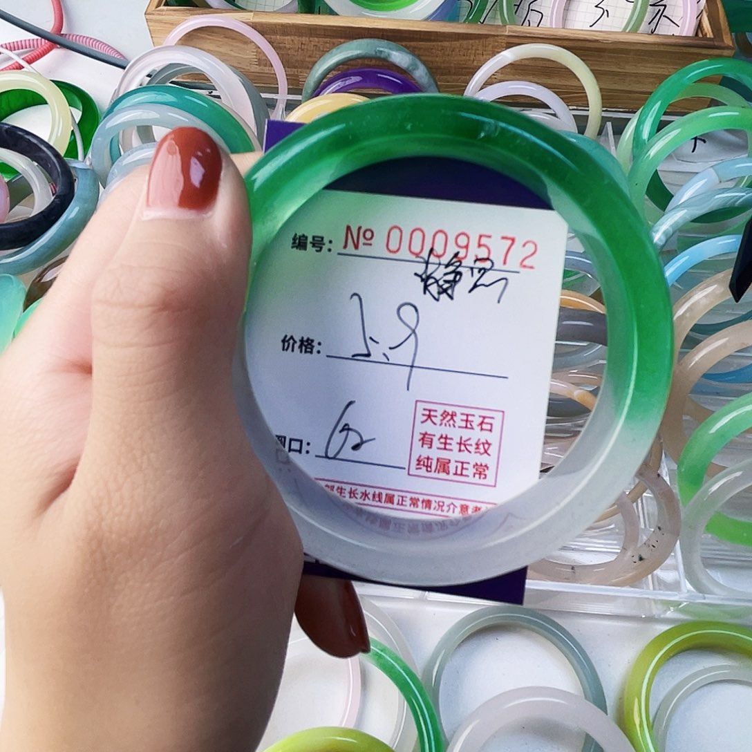 石英质玉手镯未镶嵌