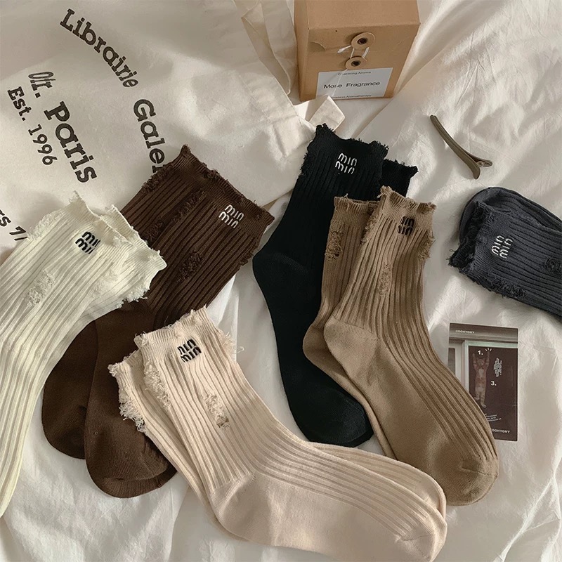 破洞袜子(到手3双)棉袜刺绣字母破洞颜色混发