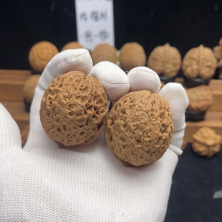 文玩核桃把件云南铁核桃30