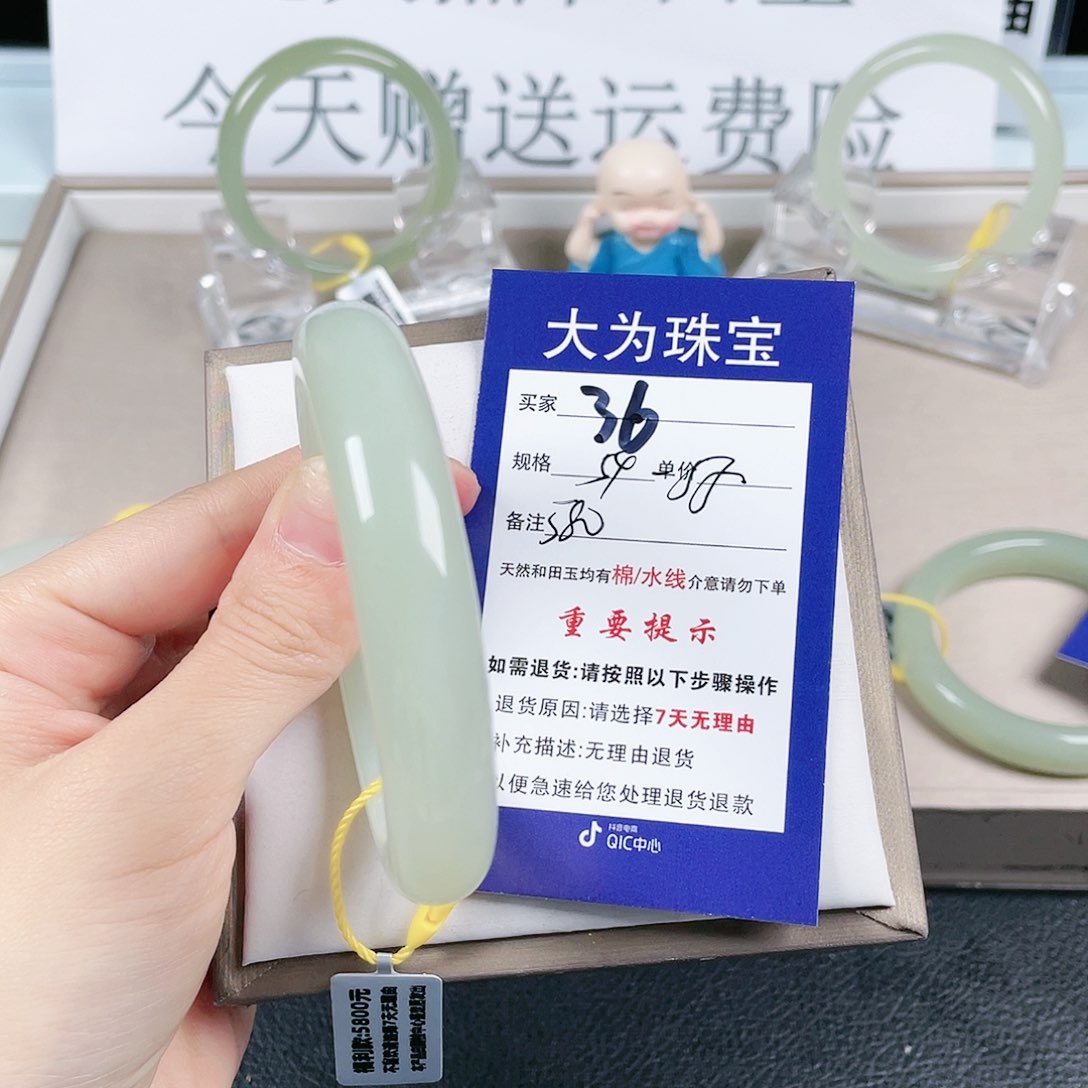 和田玉手镯未镶嵌