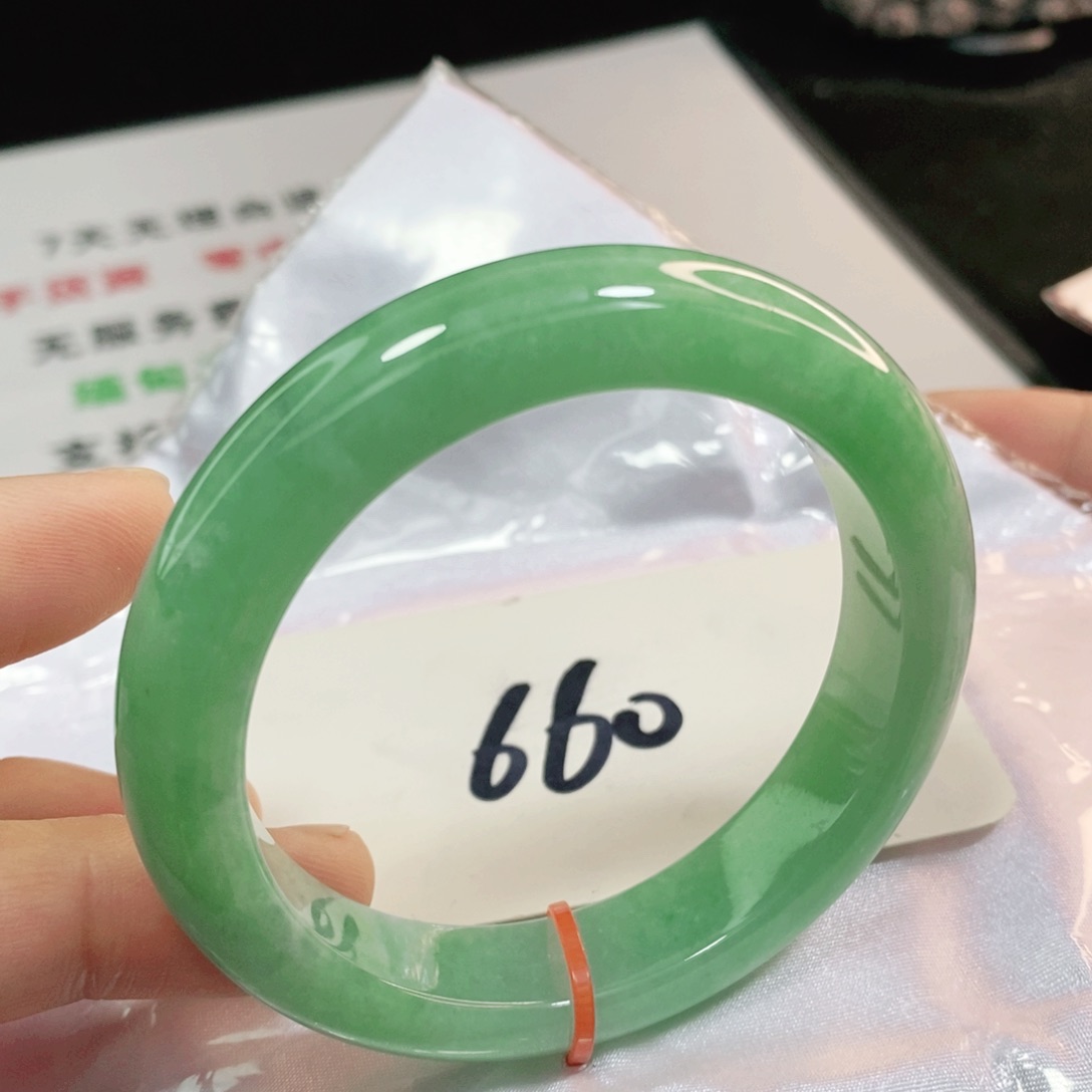 翡翠手镯未镶嵌56圈口