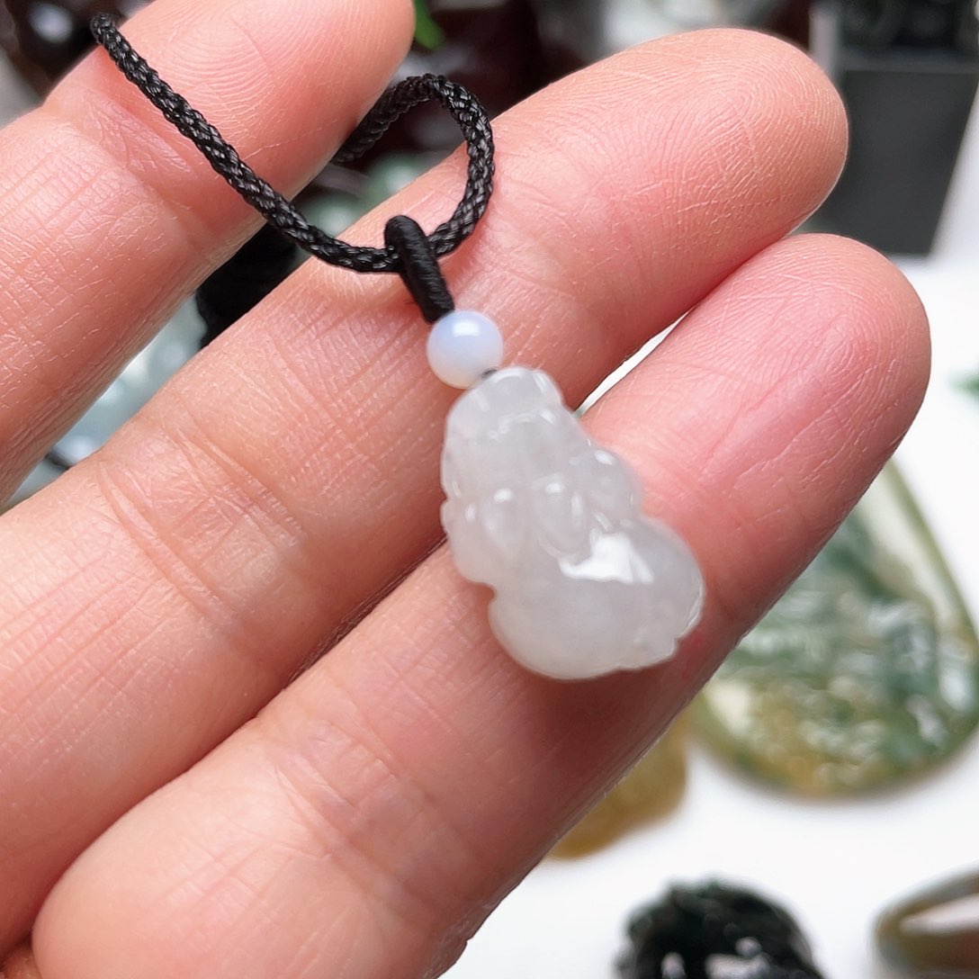 翡翠颈饰未镶嵌皮休