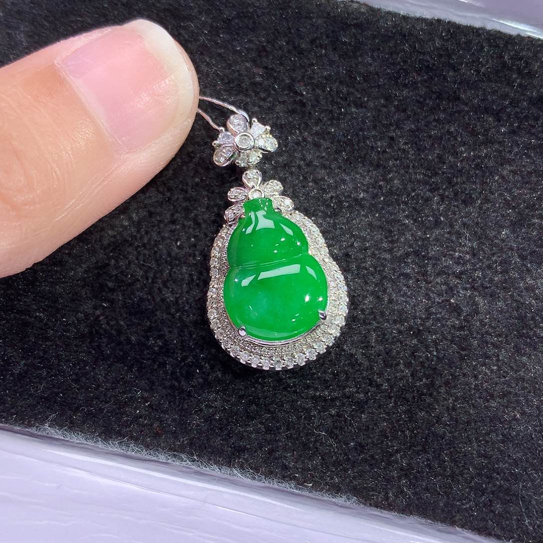翡翠吊坠(赠链)18K金镶嵌
