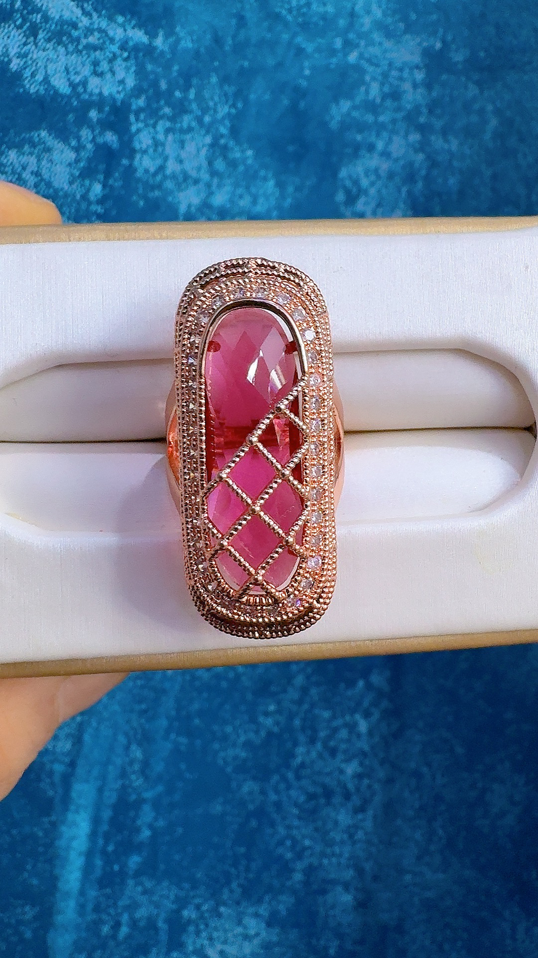 铜合金戒指 925锆石戒指简约设计玫红鸽子蛋轻奢风格