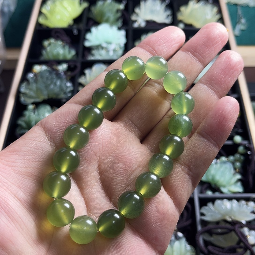 用***2蛇纹石玉未镶嵌颈饰