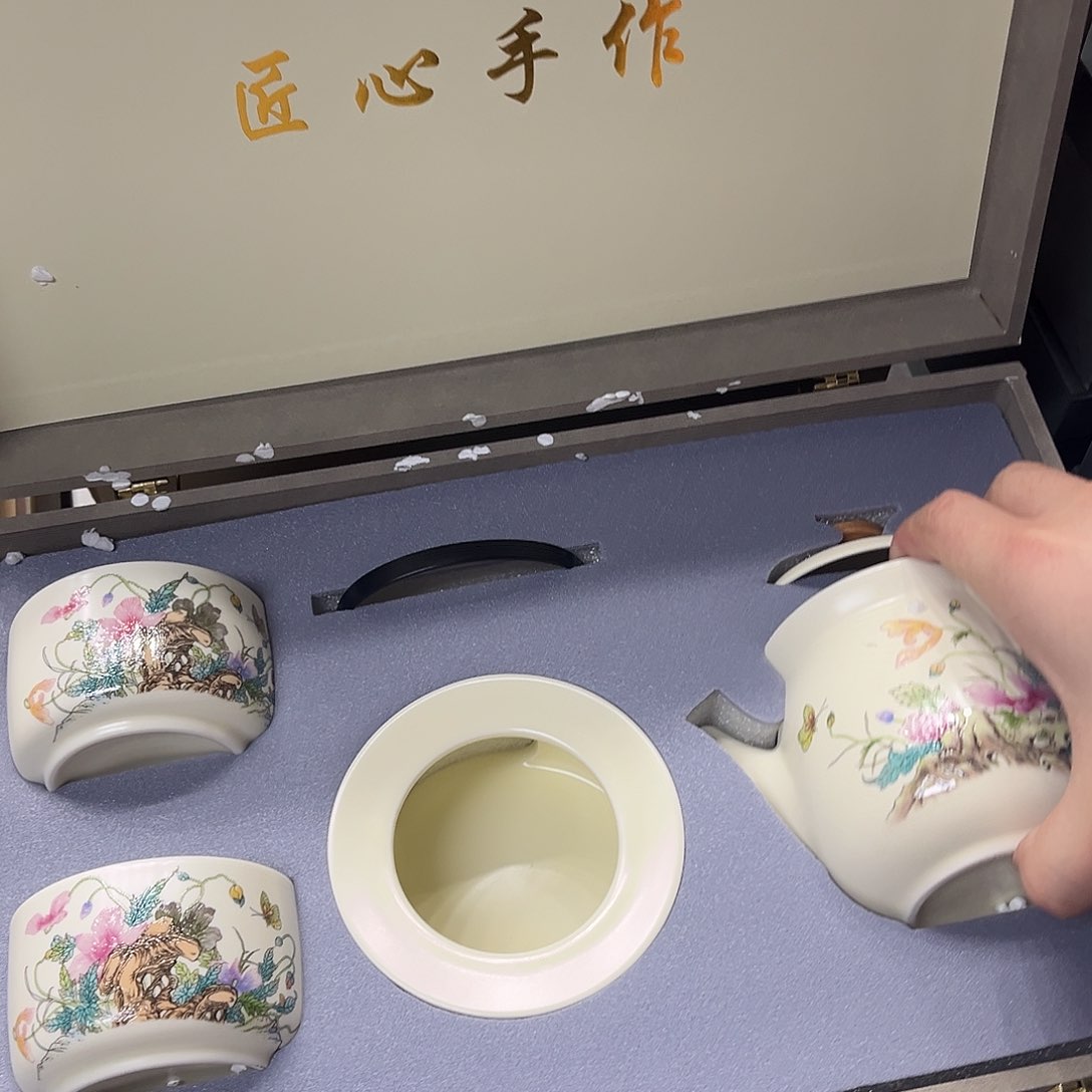 孤品茶具套装等。           